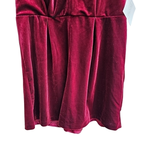NWT Stella Luce Burgundy Velvet Romper with Cutout and Lace Detail, Size Small - Picture 8 of 14